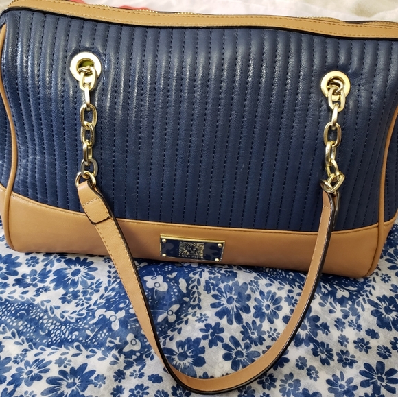 Anne Klein Bag and Wallet Set. - Picture 2 of 10